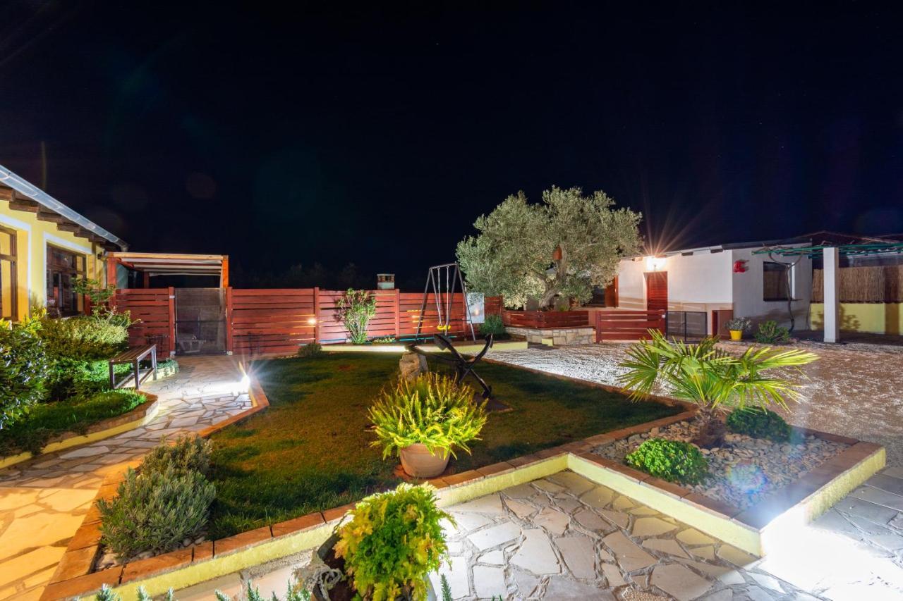 House 1119 Villa Muntic Luaran gambar