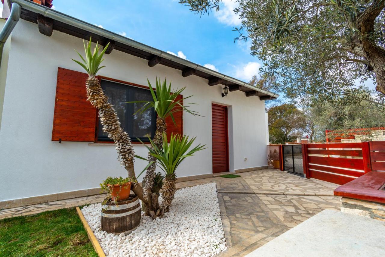 House 1119 Villa Muntic Luaran gambar