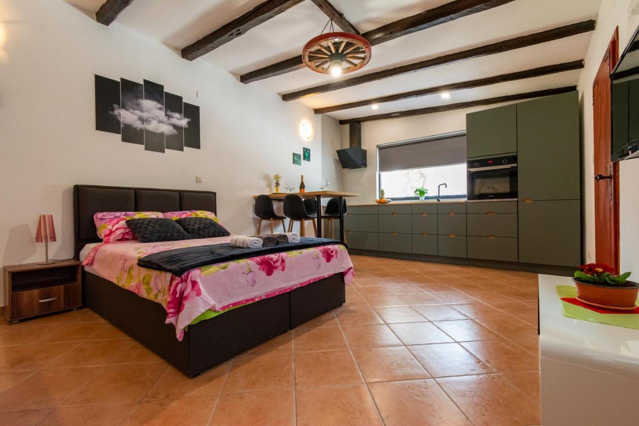 House 1119 Villa Muntic Luaran gambar