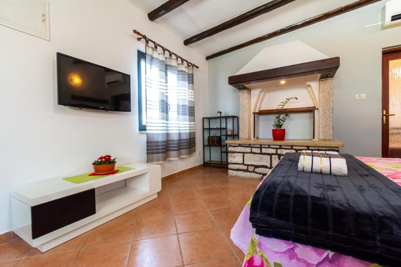 House 1119 Villa Muntic Luaran gambar
