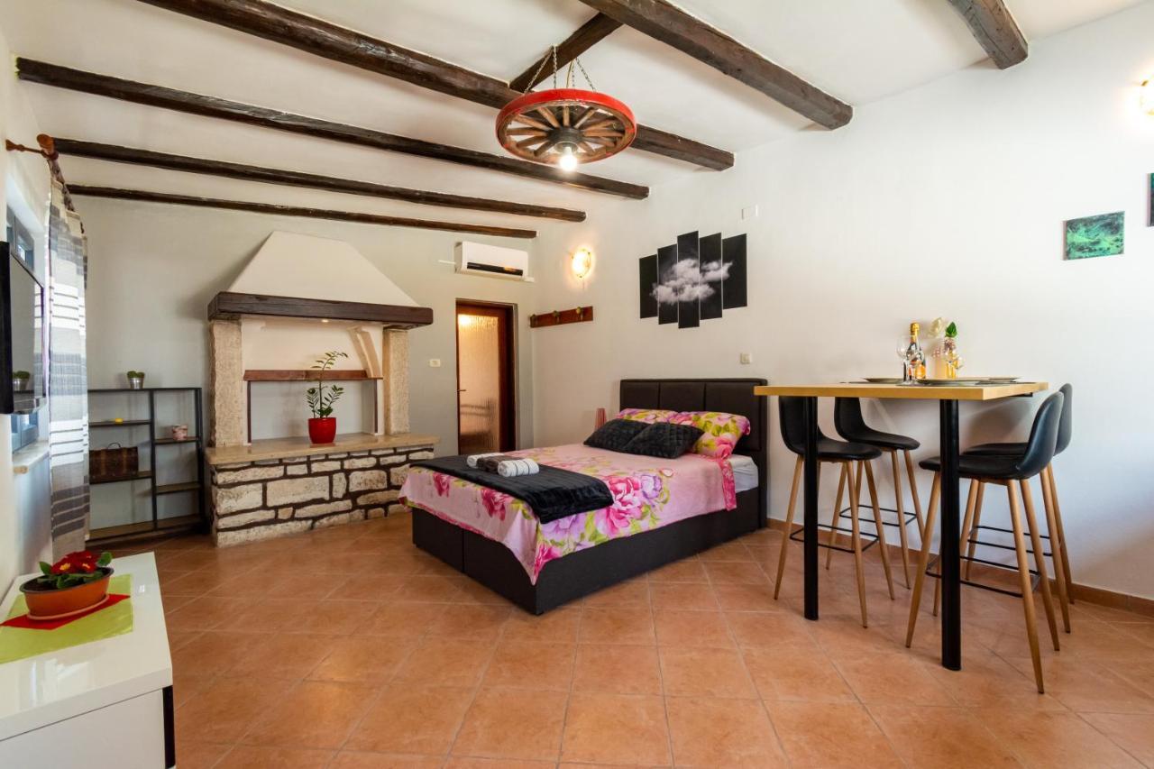 House 1119 Villa Muntic Luaran gambar
