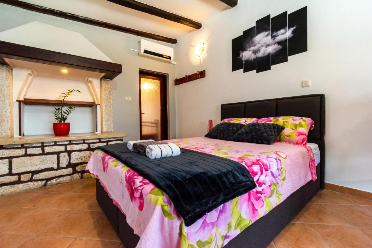House 1119 Villa Muntic Luaran gambar